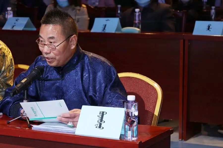 以优秀诗歌作品形成人心凝聚、团结奋进的强大精神纽带——阿拉善第十四届诗歌那达慕成功举办 第7张