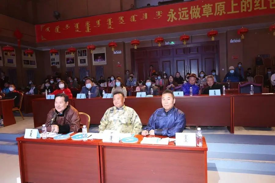 以优秀诗歌作品形成人心凝聚、团结奋进的强大精神纽带——阿拉善第十四届诗歌那达慕成功举办 第10张