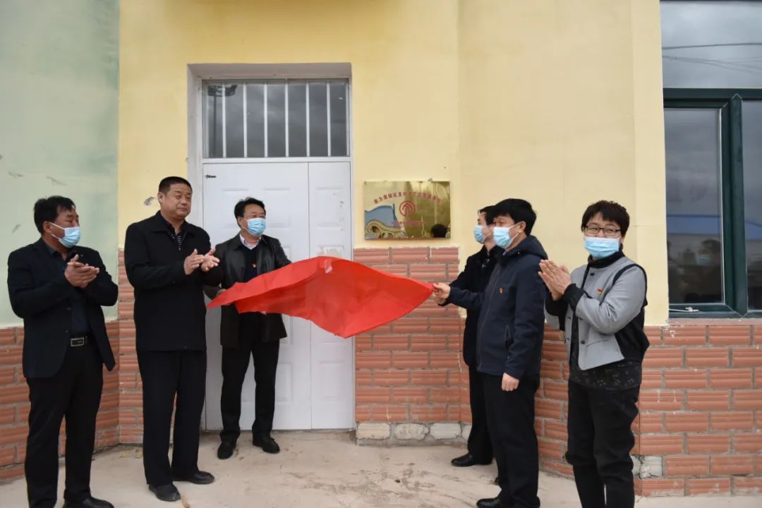 兴安盟、旗两级文联联合开展“干部到乡”工程第一次集中下乡暨主题党日活动 第9张