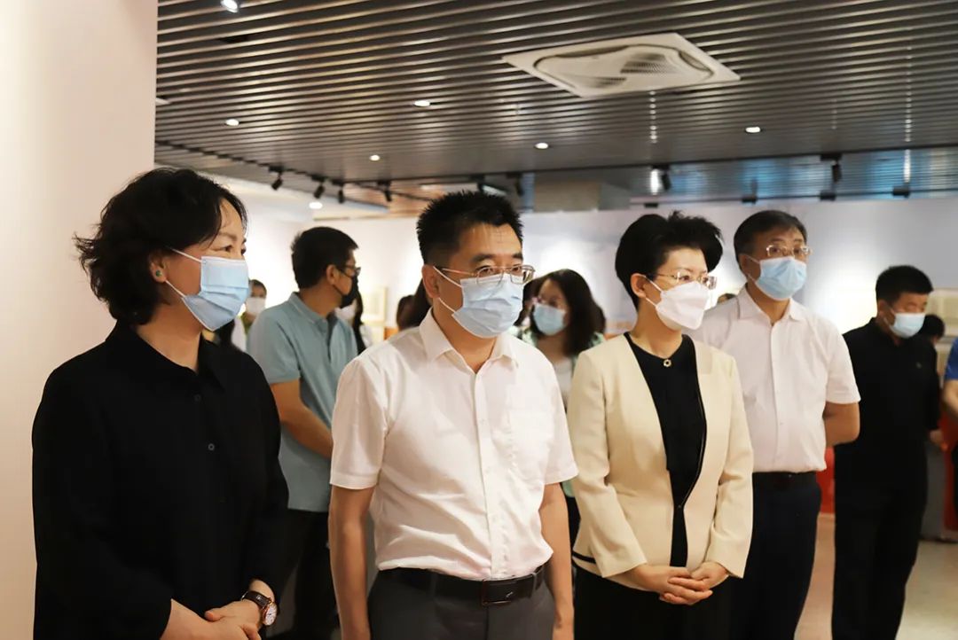 内蒙古艺术学院刘前贵一行到内蒙古文学馆参观交流 第2张