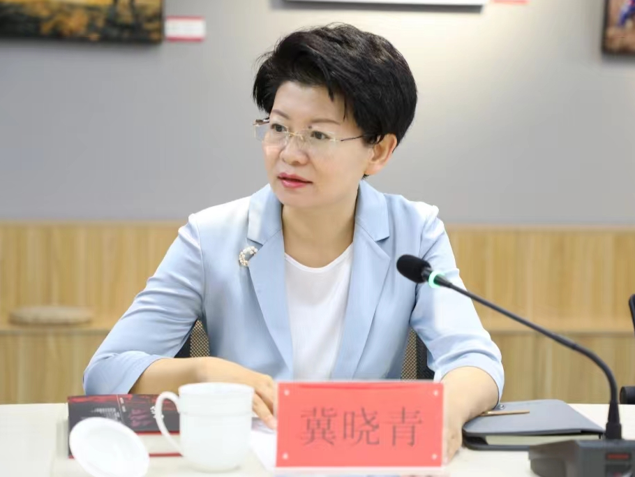 《捧血者——诗人辛劳》新书首发式暨学术研讨会在内蒙古文学馆举行 第3张