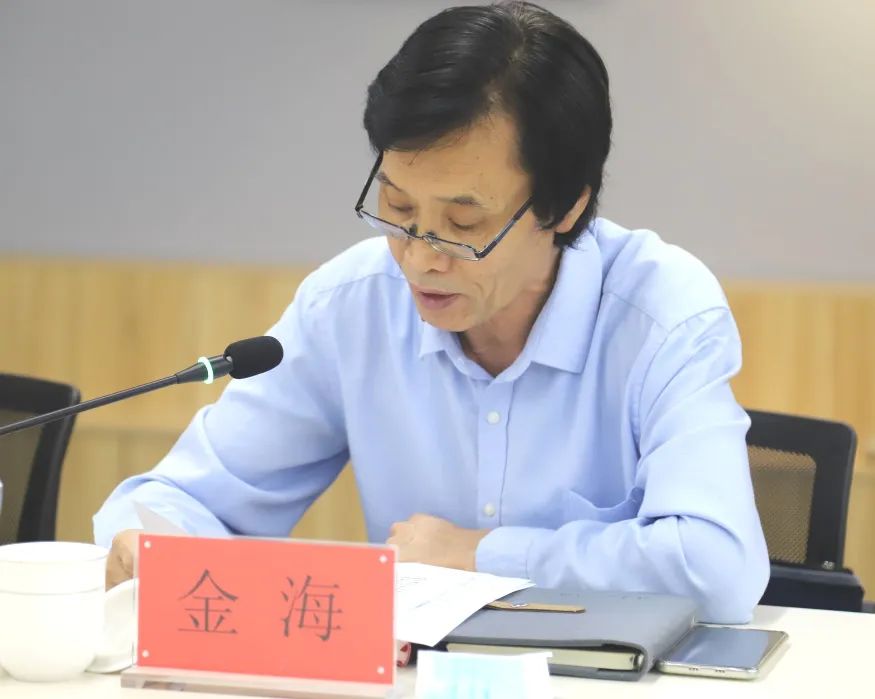 《捧血者——诗人辛劳》新书首发式暨学术研讨会在内蒙古文学馆举行 第4张