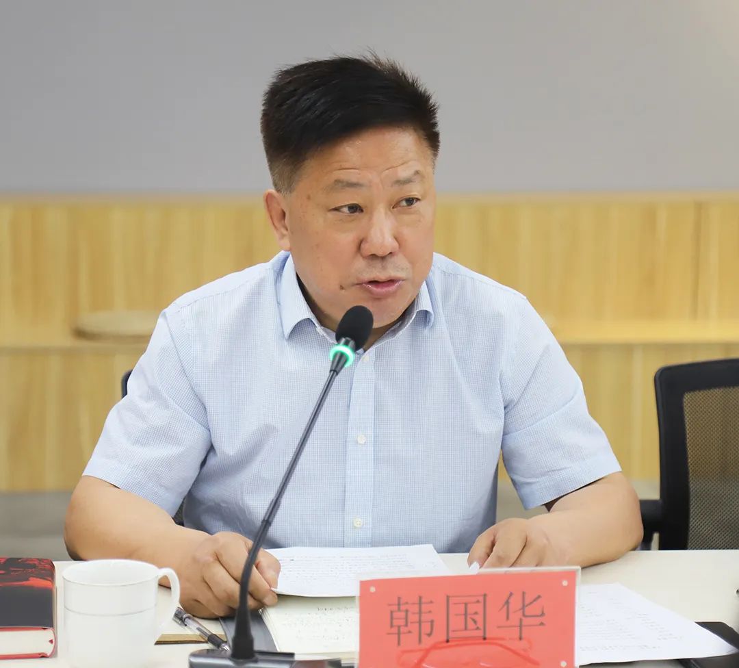 《捧血者——诗人辛劳》新书首发式暨学术研讨会在内蒙古文学馆举行 第5张
