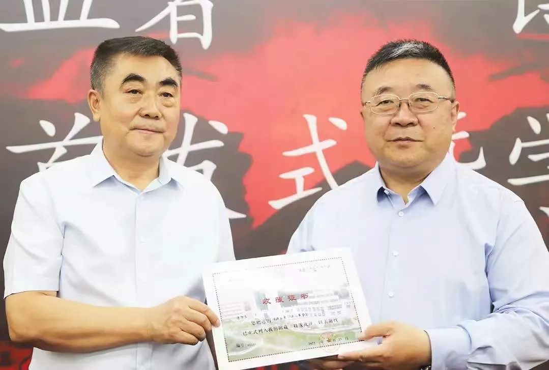 《捧血者——诗人辛劳》新书首发式暨学术研讨会在内蒙古文学馆举行 第7张