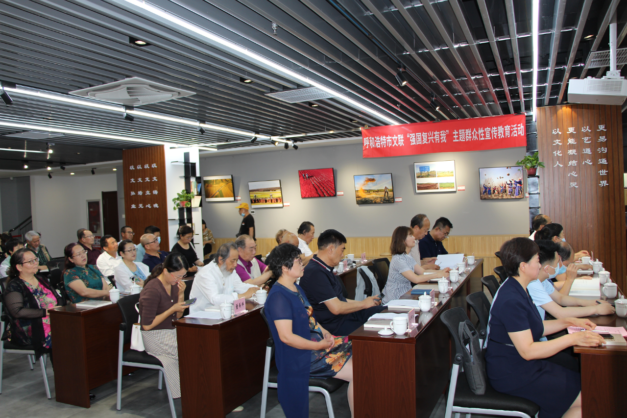 基层艺讯 | 刘巧玲长篇纪实文学《黄河赤子》新书发布会在内蒙古文学馆举行 第1张