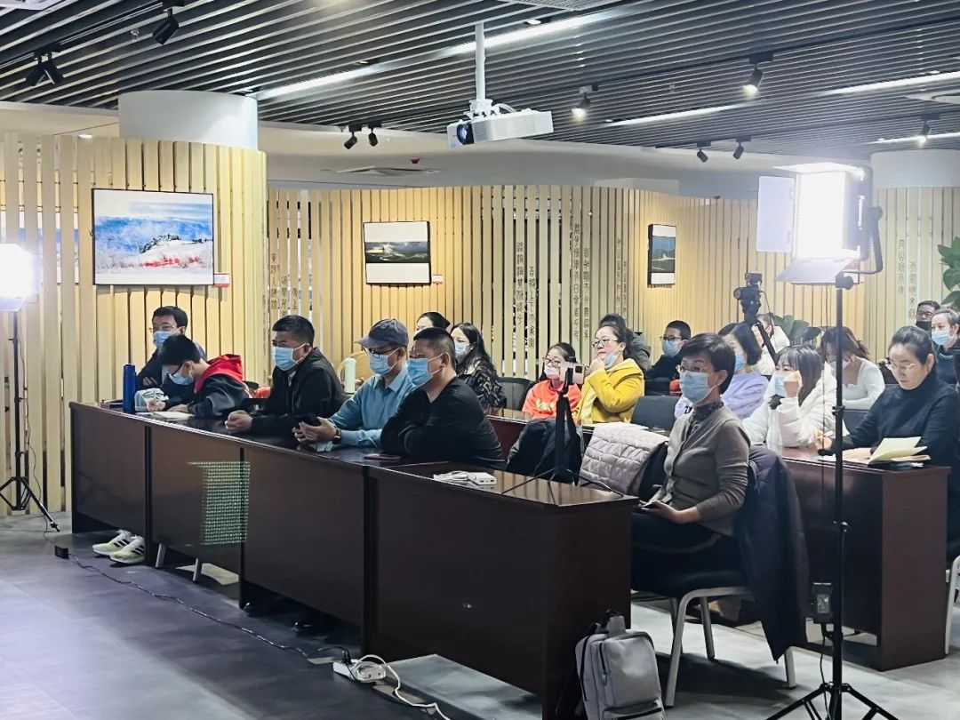 内蒙古文学馆公益大讲堂第一期开讲啦！ 第3张
