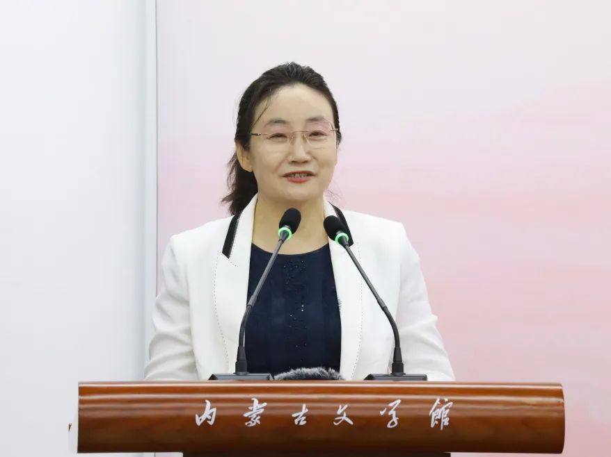 “敕勒川文艺论坛”之内蒙古青年翻译家作品研评会召开 第5张