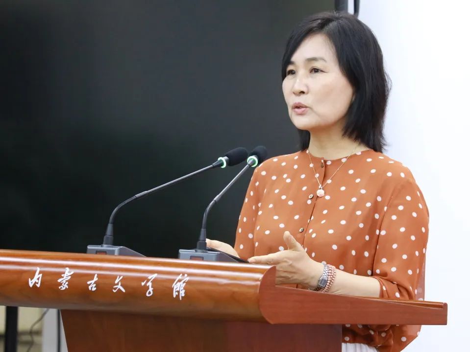 “敕勒川文艺论坛”之内蒙古青年翻译家作品研评会召开 第10张