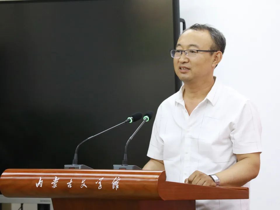 “敕勒川文艺论坛”之内蒙古青年翻译家作品研评会召开 第12张