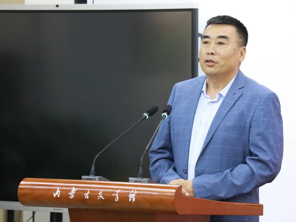 “敕勒川文艺论坛”之内蒙古青年翻译家作品研评会召开 第13张