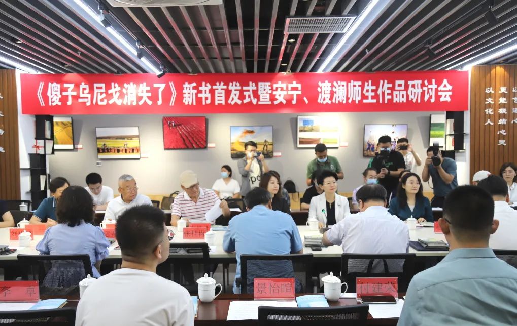 内蒙古文联与内蒙古大学开启文学共建新模式 第1张